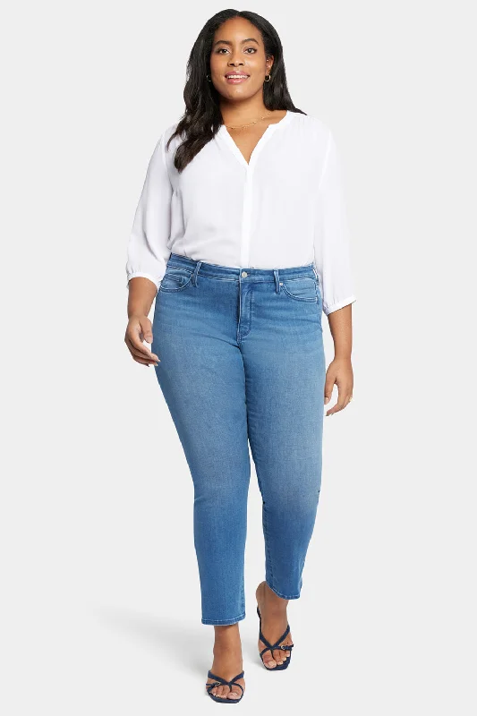 Le Silhouette Sheri Slim Jeans In Plus Size - Stunning