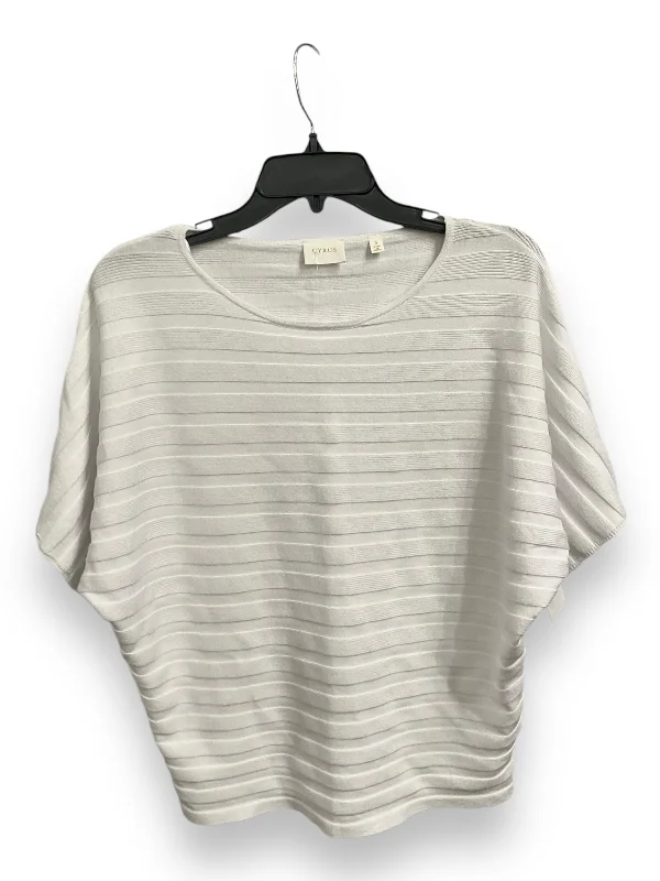 Top Short Sleeve By Cyrus Knits In White, Size: S